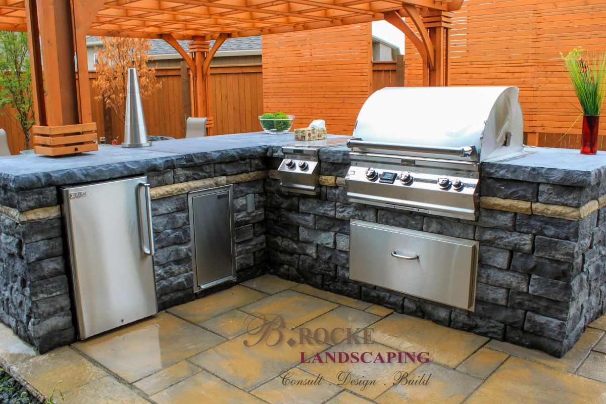 Outdoor Countertop | Barkman | B. Rocke Landscaping | Winnipeg, Manitoba